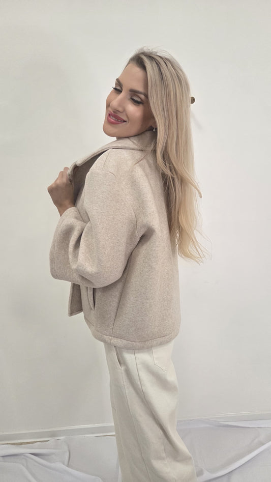 Kabátek se zvonovými rukávy