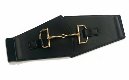 Opasek se zlatou sponou