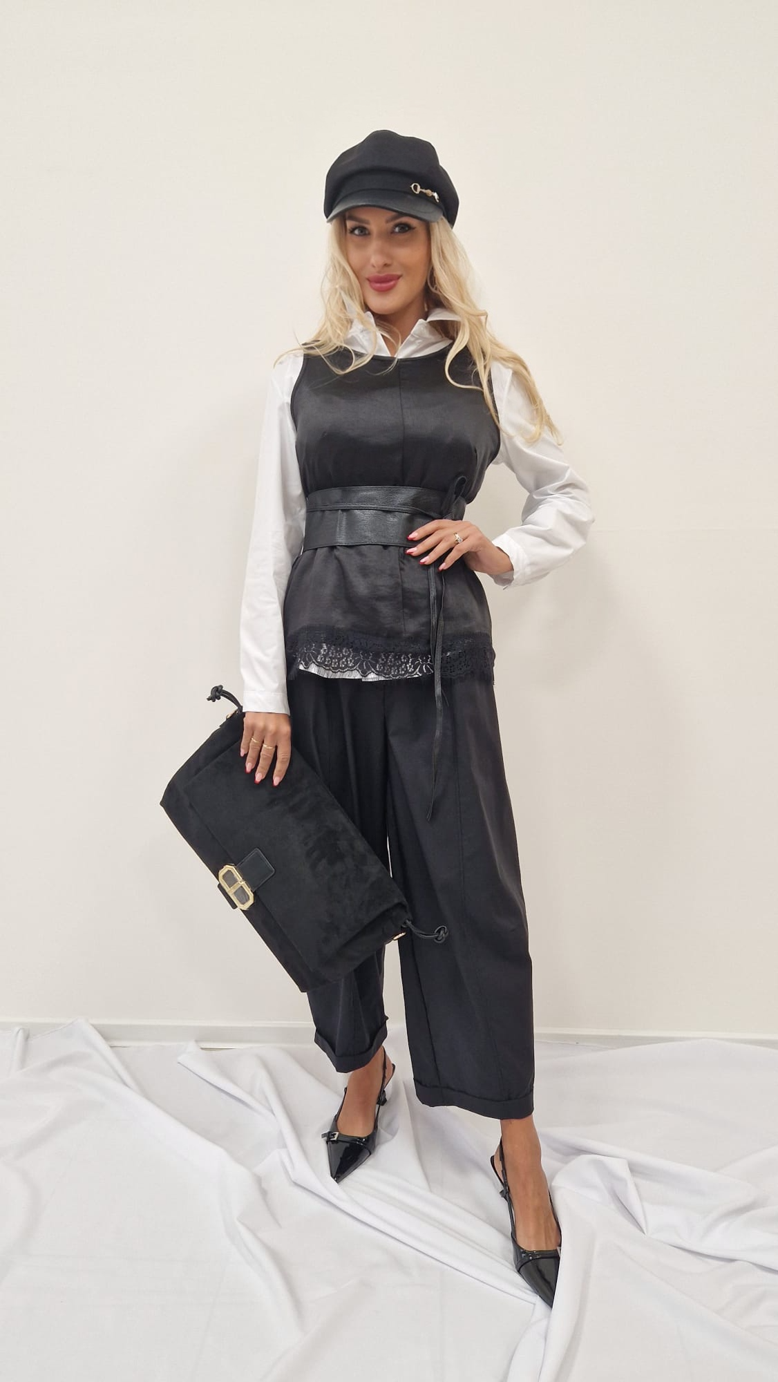 Saténový top s krajkou