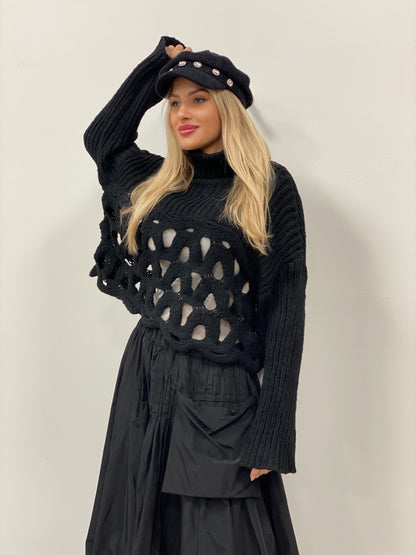 Černý svetr s rolákem