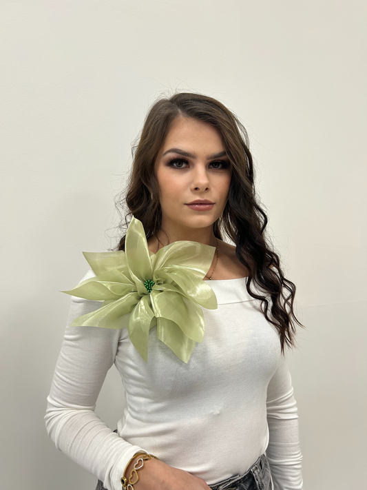 Květinová brož