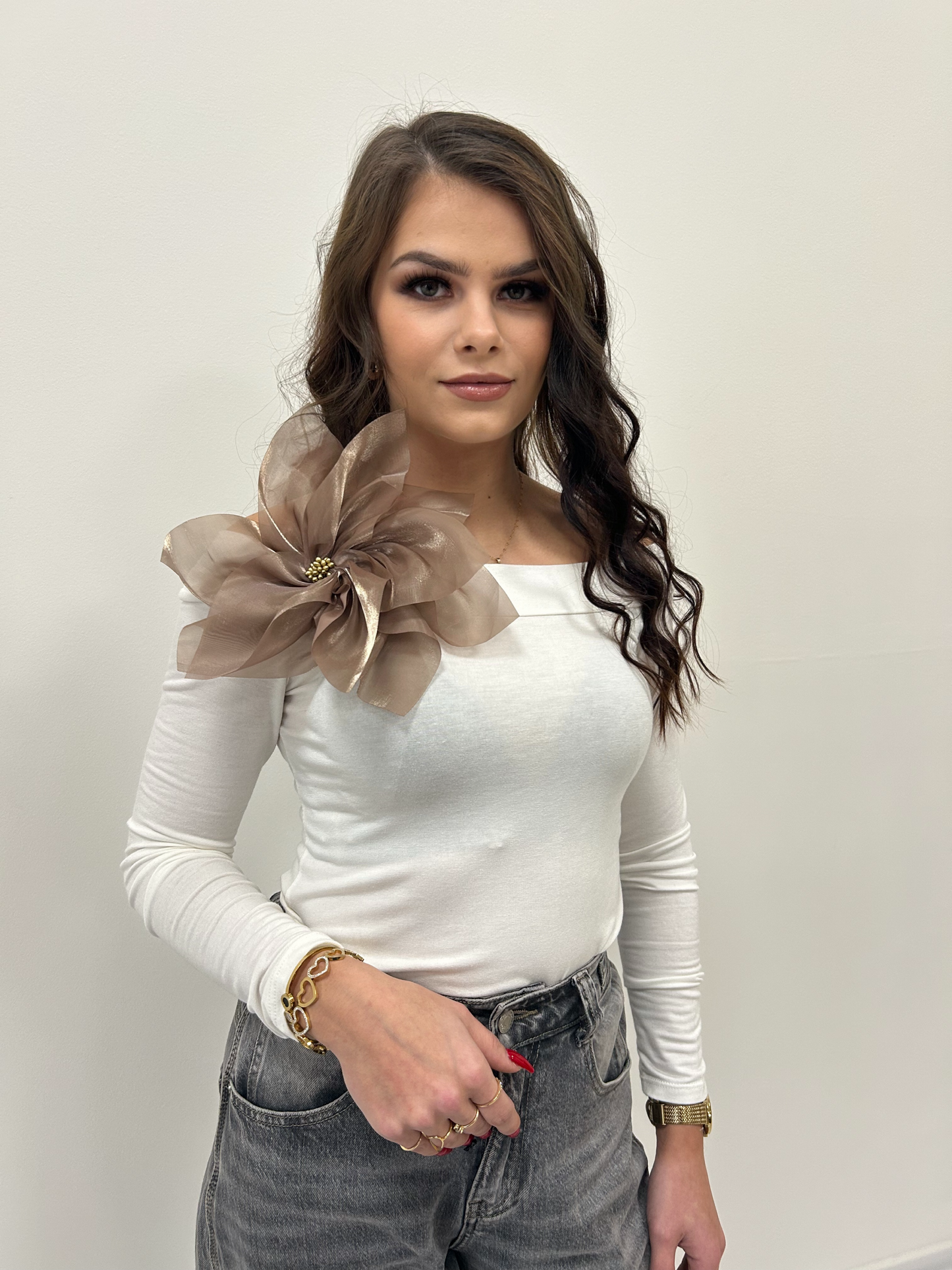 Květinová brož